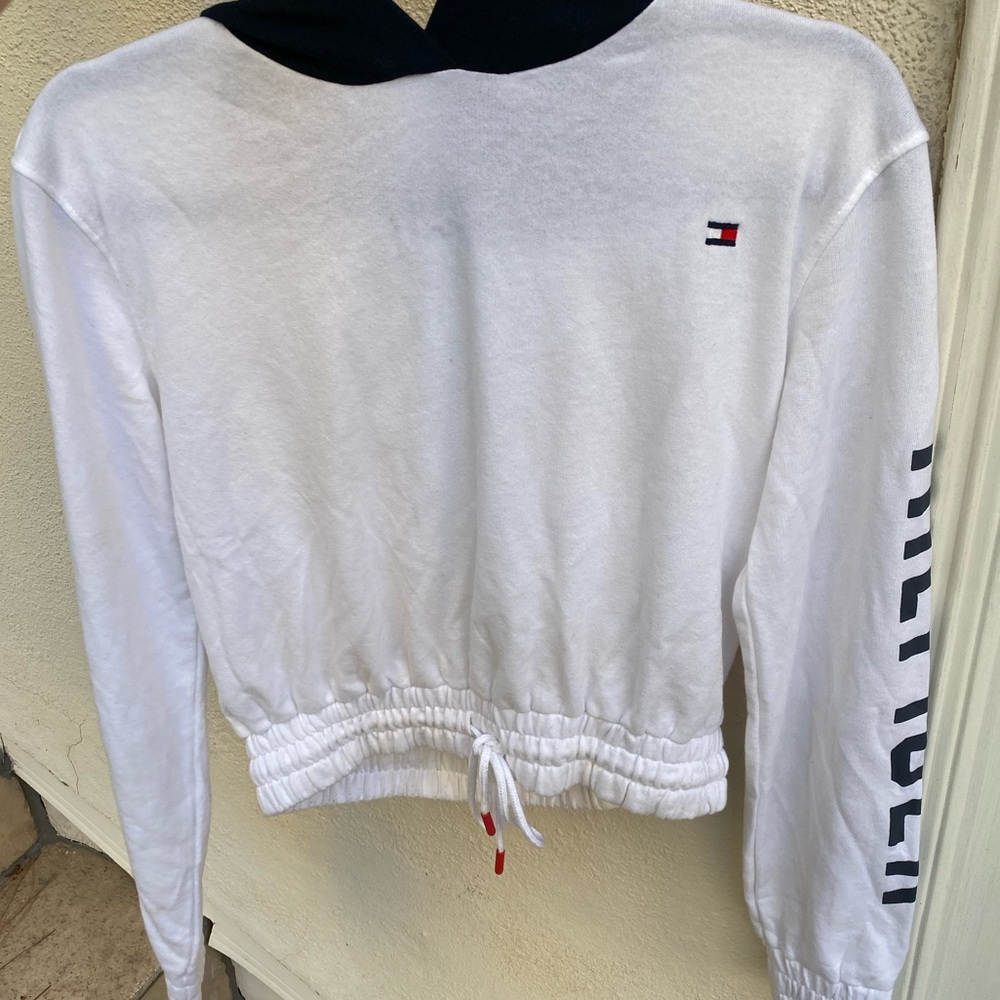 Super cute tommy hilfiger hoodie